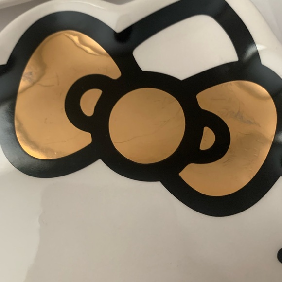 Sanrio Hello Kitty 8" Ceramic Logo Face Plate with Gold Bow - 2 pcs - Picture 3 of 5